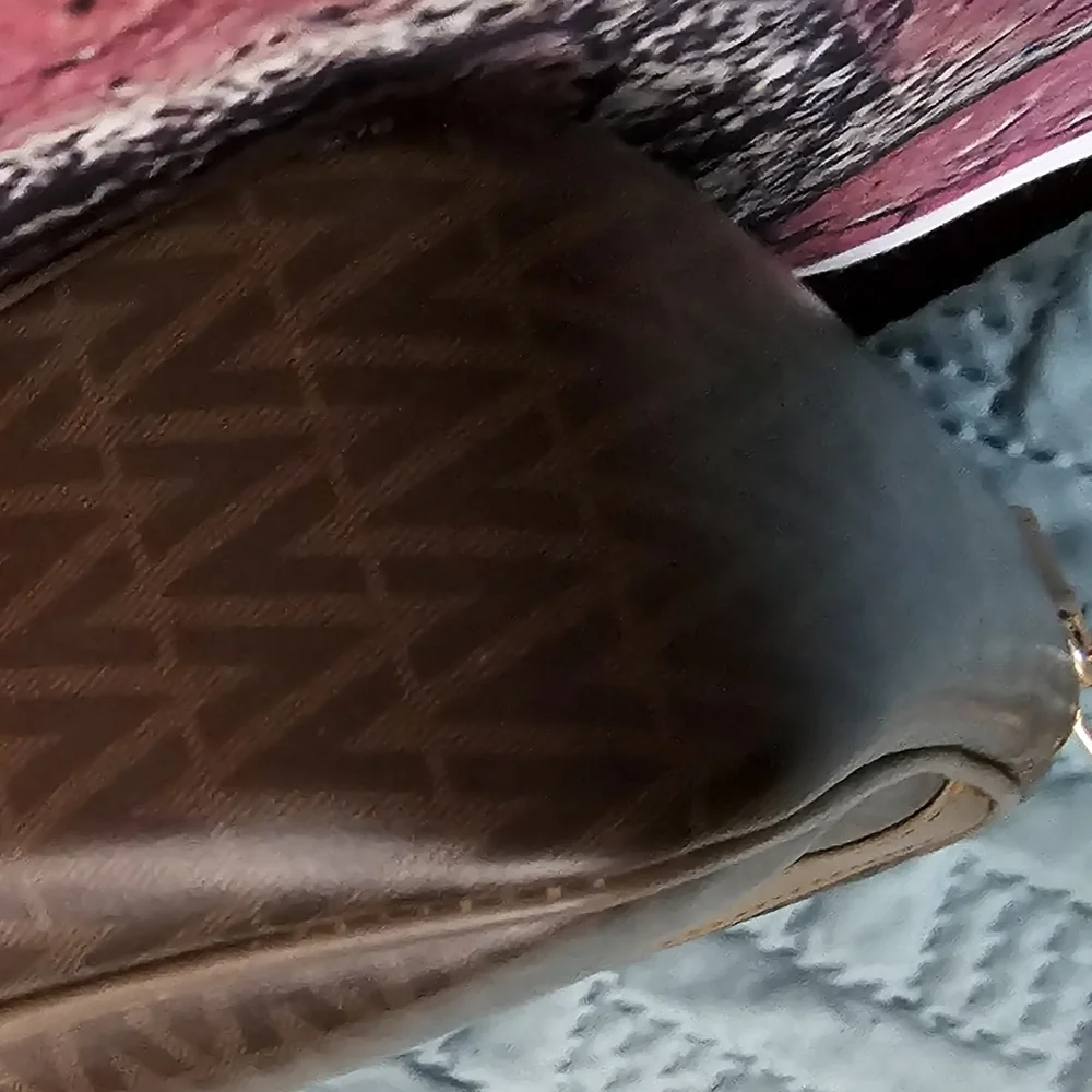 VALENTINO WITH UNBRANDED GOLD TONED CROSSBODY STRAP